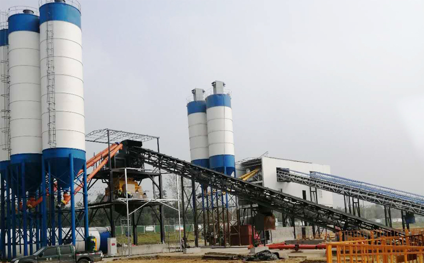 億立HZS180混凝土攪拌站在安徽六安安裝調試成功，準備投產(圖文)